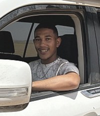 Faissal, mécanicien responsable de la préparation et de l’entretient des véhicules.